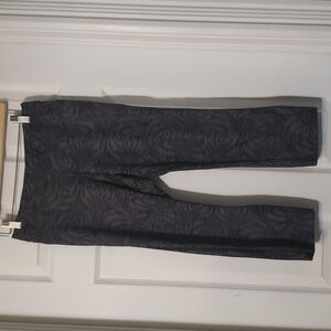 MEC capri leggings NWOT